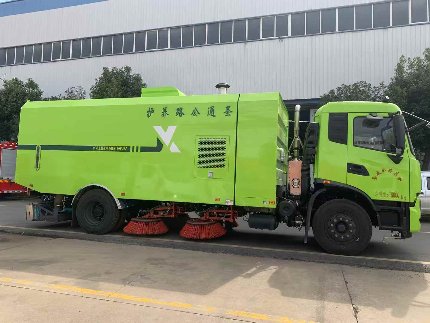 東風天錦掃路車