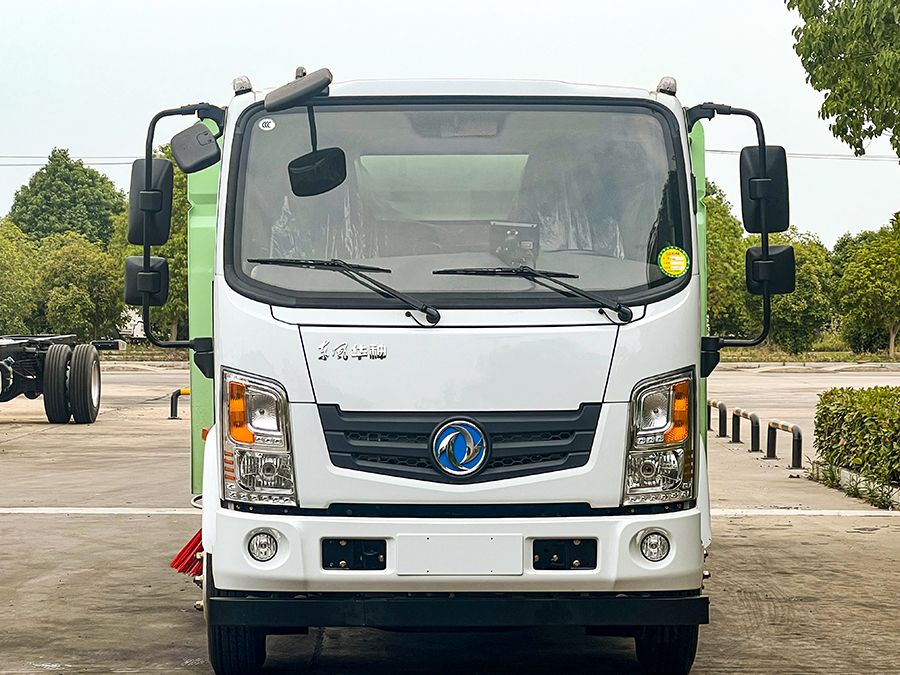東風(fēng)華神純電動(dòng)洗掃車(chē)