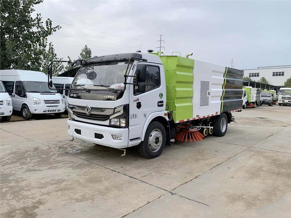 東風多利卡D7掃路車