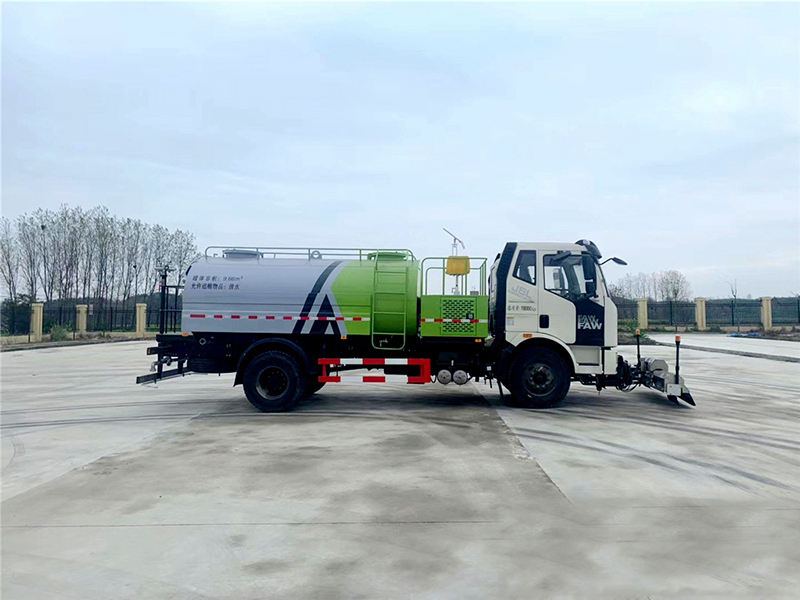 解放J6路面清洗車