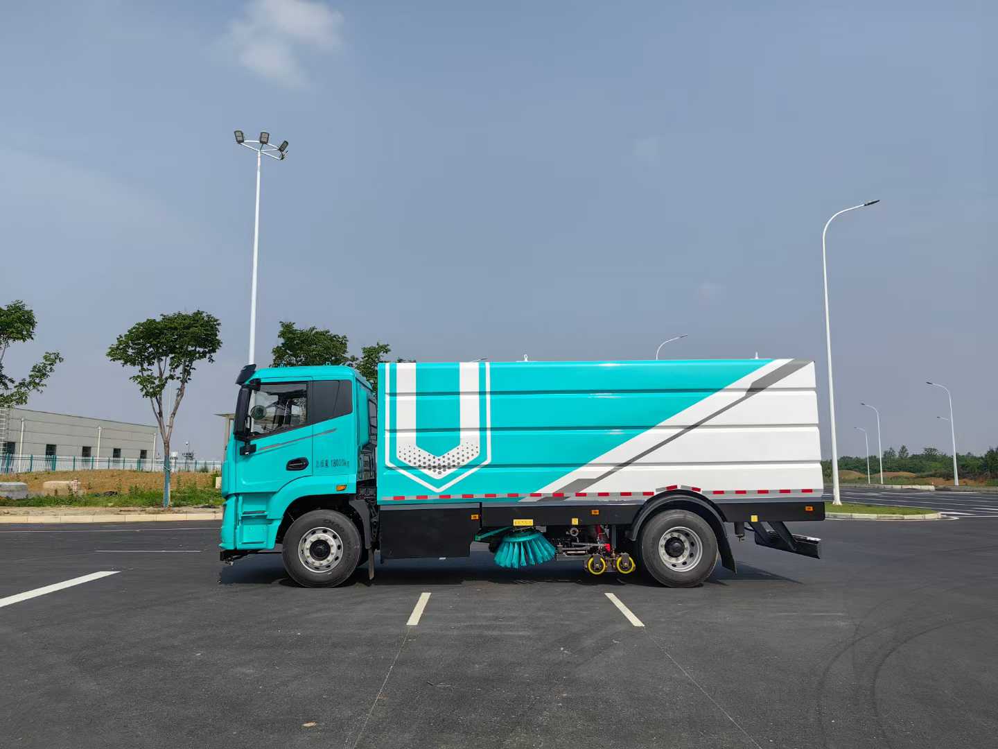 壹為18T純電動(dòng)洗掃車