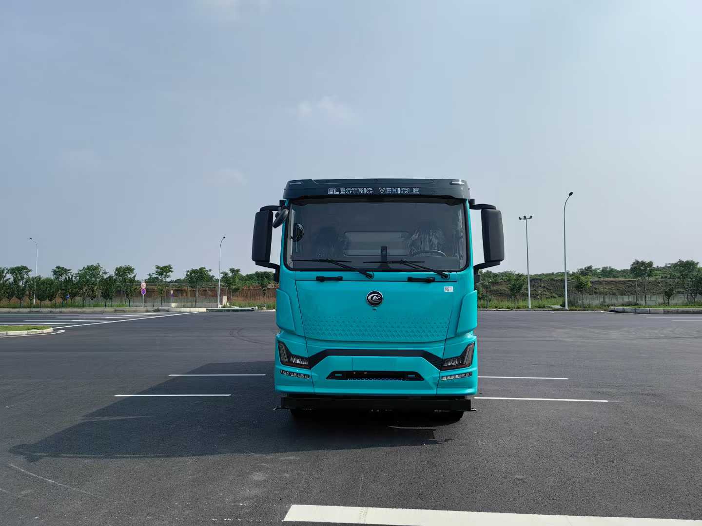 壹為18T純電動(dòng)洗掃車