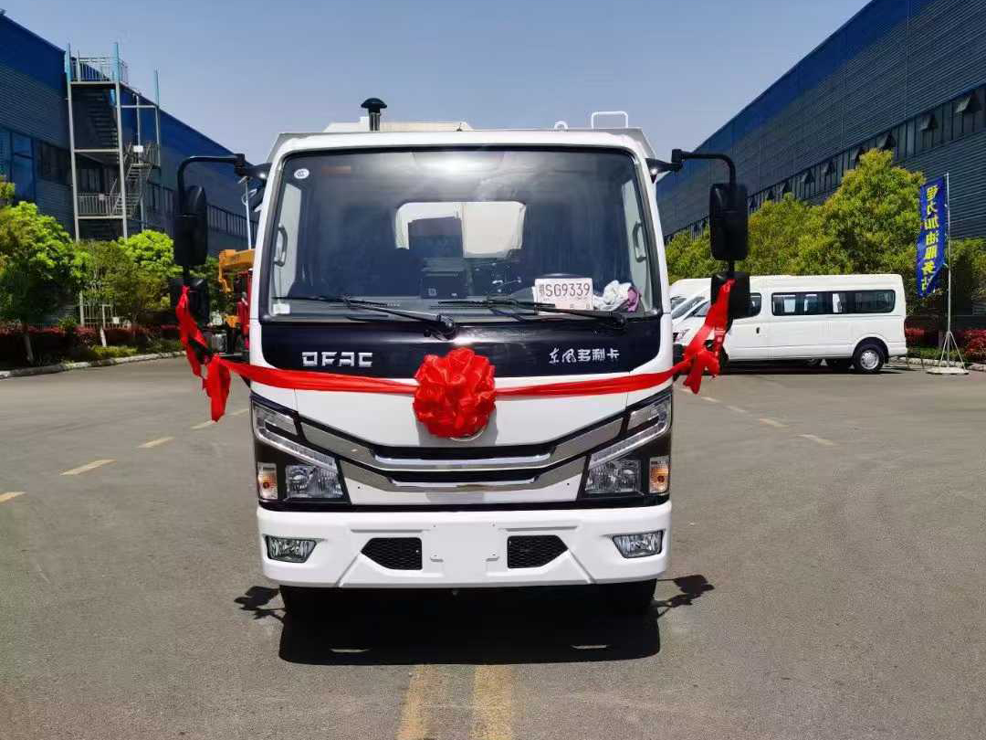 東風(fēng)小多利卡6方干濕兩用洗掃車